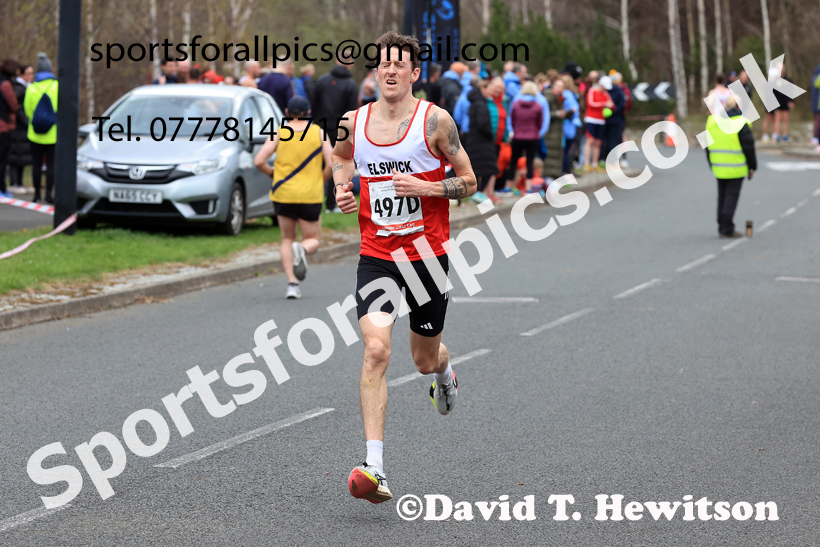 Senior Mens relay, 2026 Elswick Harriers Good Friday Road Relays and Young Athletes, Newburn,  Newcastle upon Tyne. Photo: David T. Hewitson/Sports for All Pics